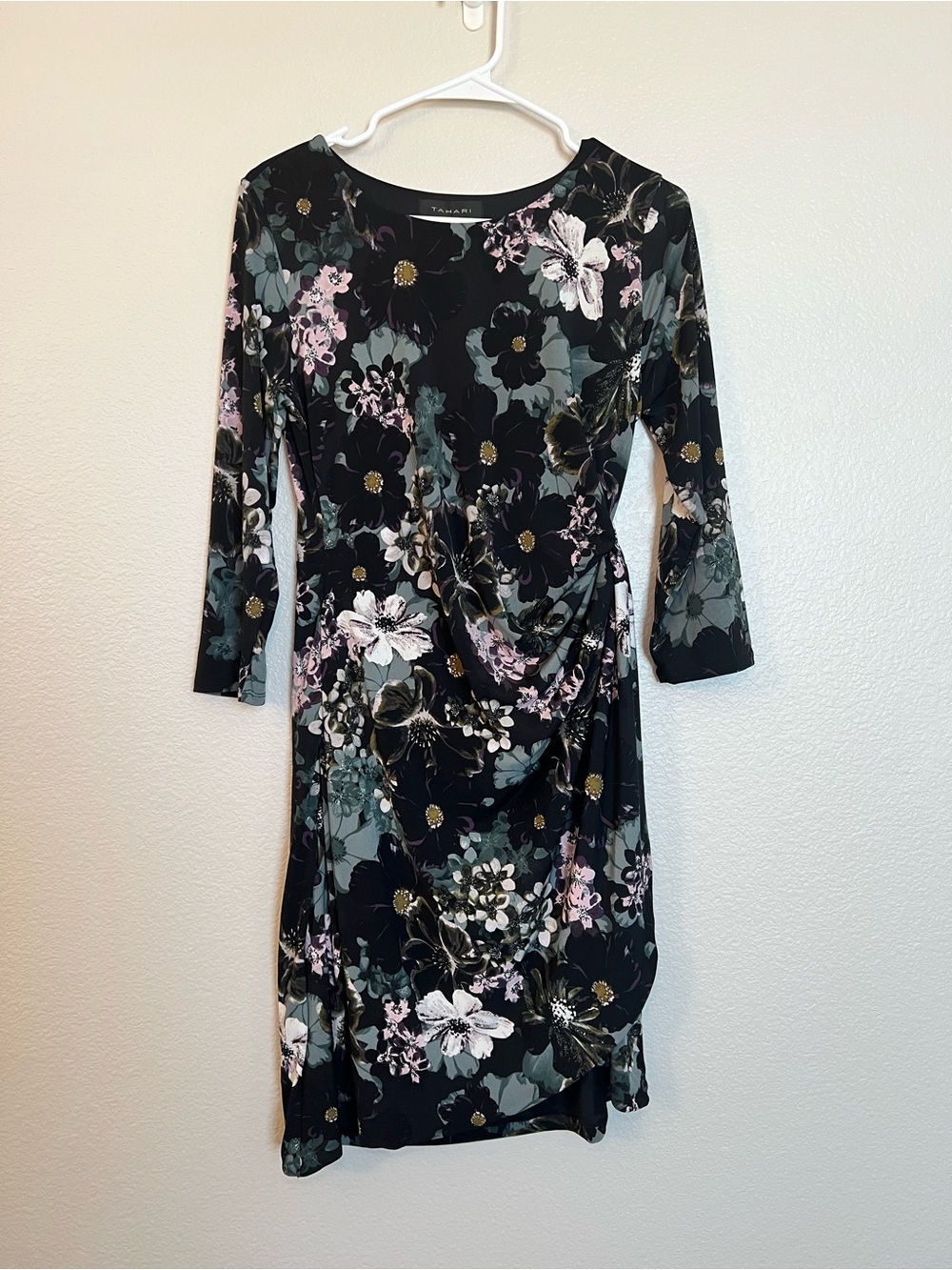 Tahari Floral Ruched Sheath Dress Black Sage Pink 3/4 Sleeve Size 8 NWOT
